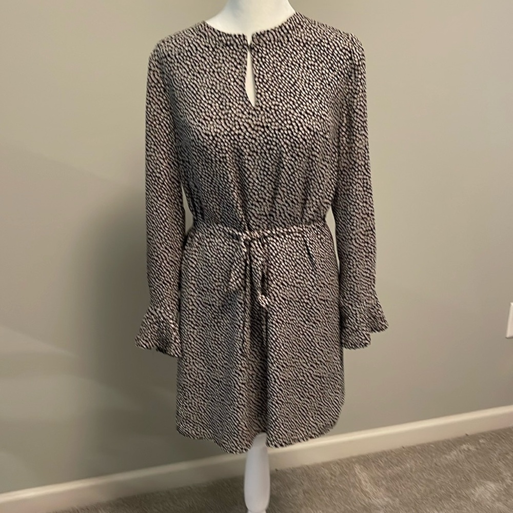 Loft Black & White Floral long sleeve dress, size Petite XSmall.